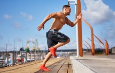 Homem a fazer treino de alta intensidade