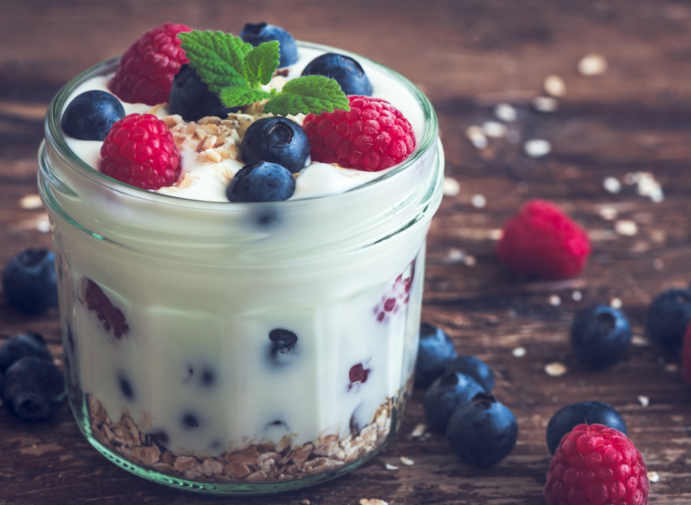 Como poupar calorias: Iogurte com aveia e frutos vermelhos