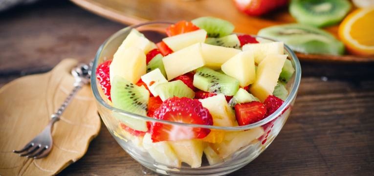 Salada de frutas em potinhos