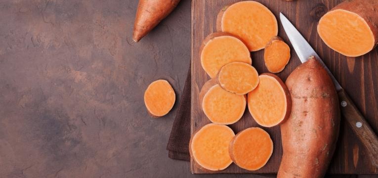 batata doce cortada em rodelas