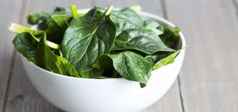 folhas de espinafres alimentos que aumetam a produtividade no trabalho