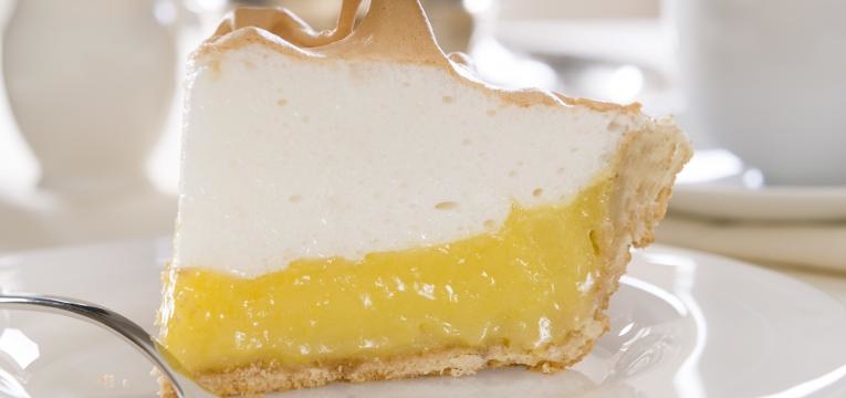 Receitas de sobremesas para o ano novo Tarte de limao merengada