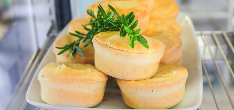 petiscos para a passagem de ano empadas de farinheira