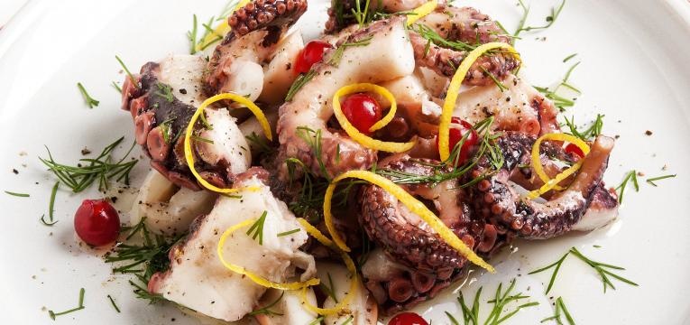 Receitas de entradas para a passagem de ano Salada de polvo