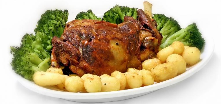 Menu de ano novo Pernil assado com cerveja