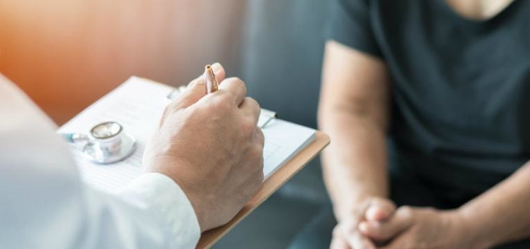 baixa medica por cansaco medico com paciente