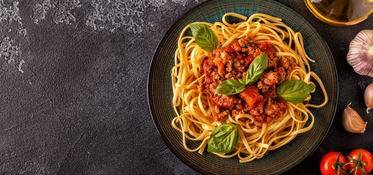 Pratos de massa Massa com carne guisada de vaca