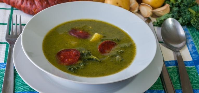 Caldo verde com feijao branco