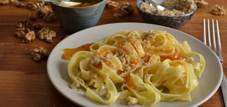 MAssa vegan Macarrao com molho de abobora