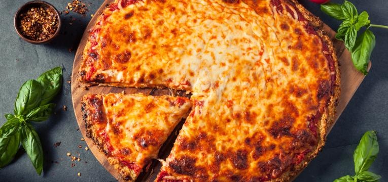 Pizza na Bimby com base de batata-doce e aveia