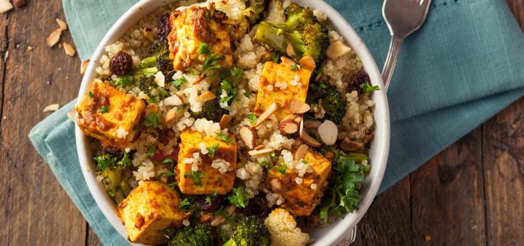 Salada de quinoa com tofu