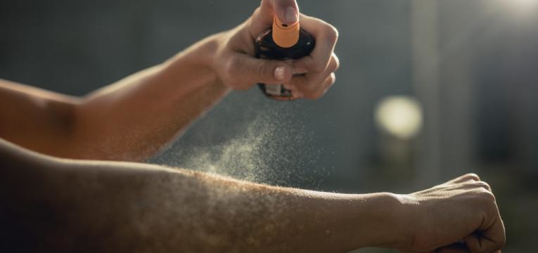 alergia ao sol spray na pele