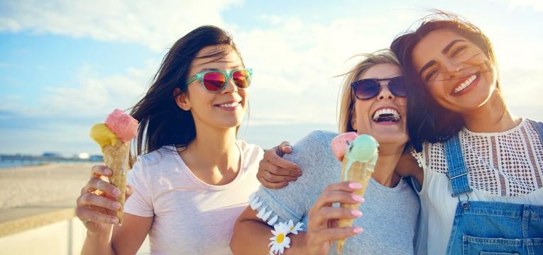 amizade toxica amigas a comer gelado