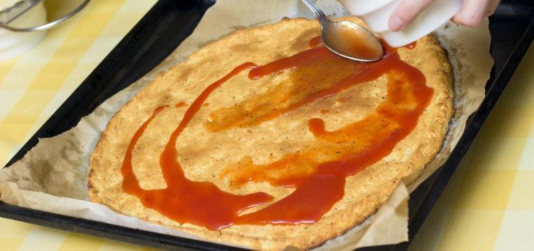 pizza sem gluten com massa simples