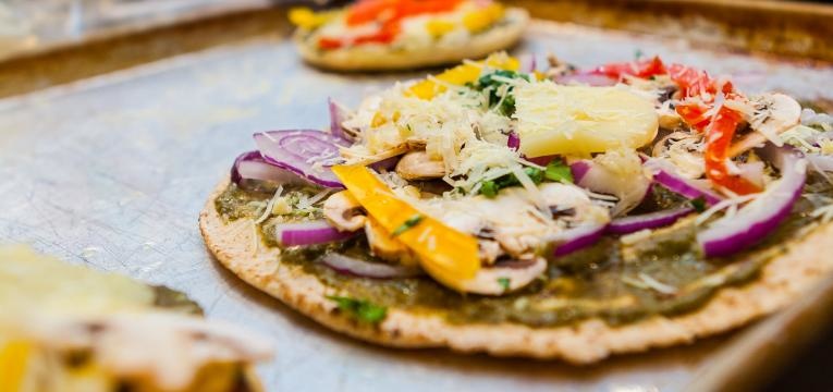 massa de pizza sem gluten com mandioca
