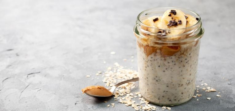 pudim de chia com banana e manteiga de amendoim