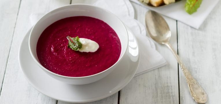 sopa de beterraba com maca