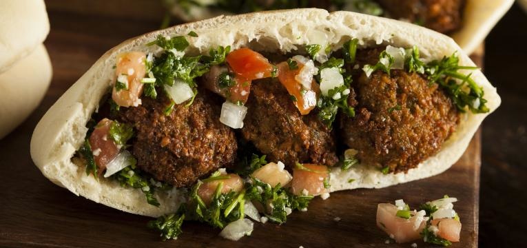 jantares leves falafel assado com pao sirio