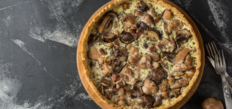 quiche de batata-doce com cogumelos e carne picada