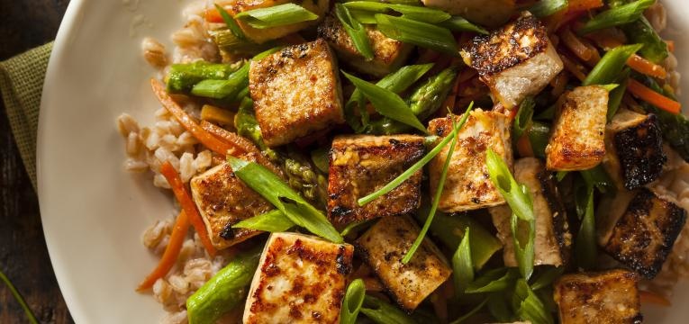 tofu com legumes salteados receitas com tofu