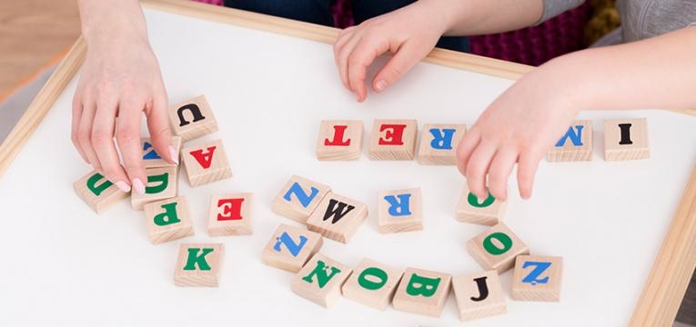 atraso no desenvolvimento da linguagem