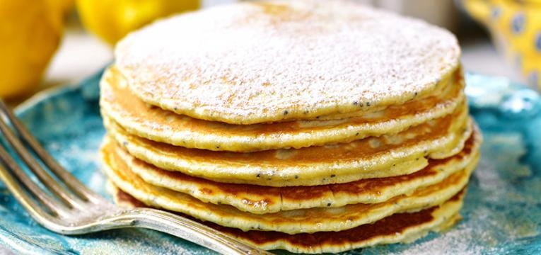 receitas aconchegantes e saudáveis: panquecas com sementes de papoila