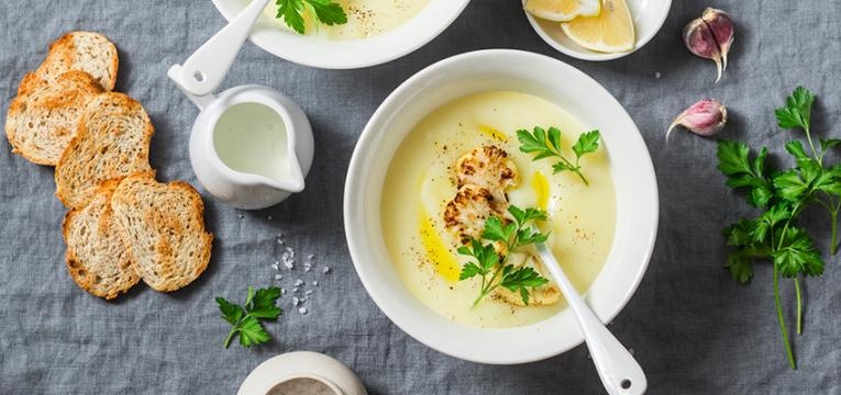 Receitas aconchegantes e saudáveis: creme de couve-flor