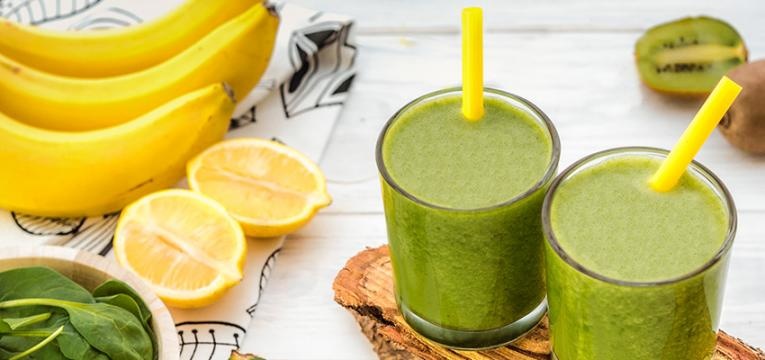 Receitas leves: batido de banana, kiwi e espinafres