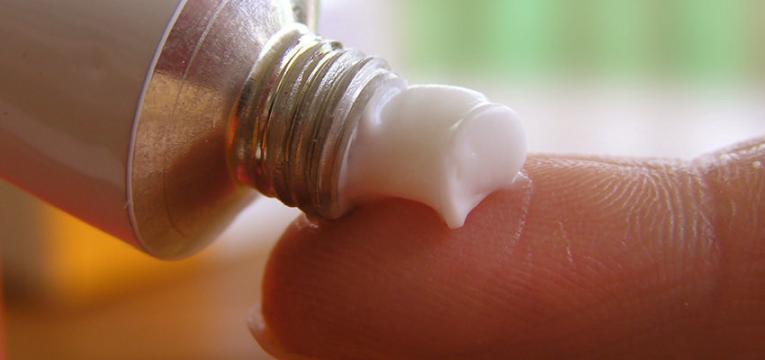 creme com corticosteroides