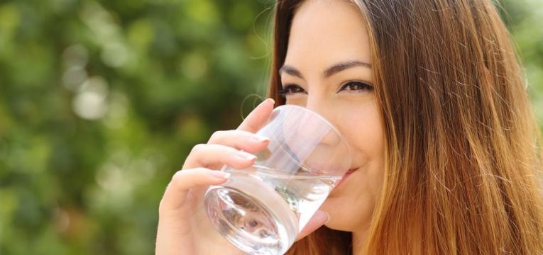 alimentos para dias de muito calor e ingestao de agua