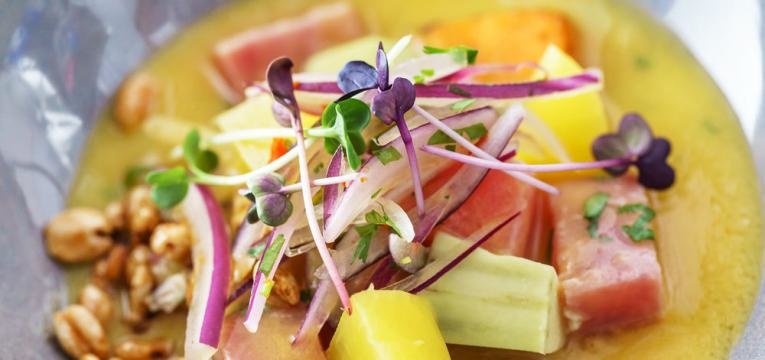 Ceviche de atum com espumante e batata-doce