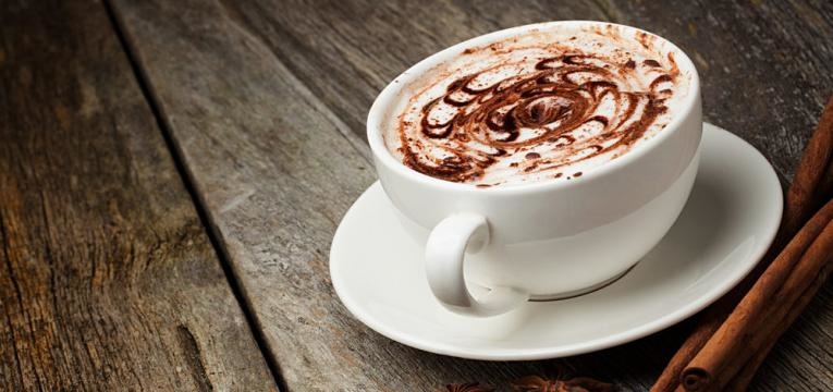 Chocolate quente saudavel com leite de coco