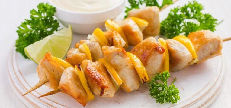 Espetadas de frango com marinada de citrinos