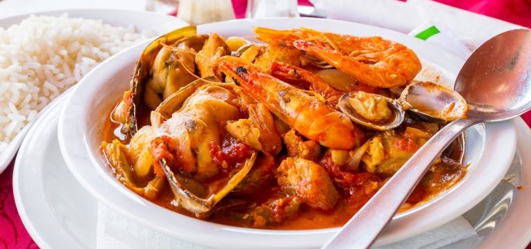 Cataplana de frango com ameijoas e camaroes