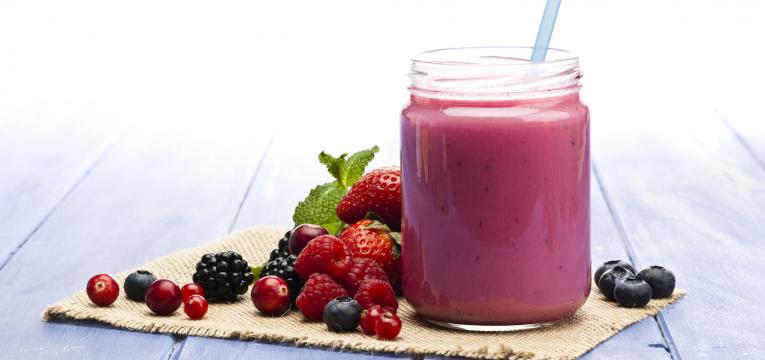 Batido de frutos vermelhos com linhaca
