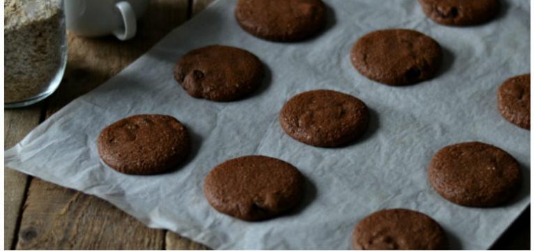Bolachas de cacau manteiga de amendoa e cranberries