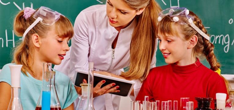 interacao entre adolescentes