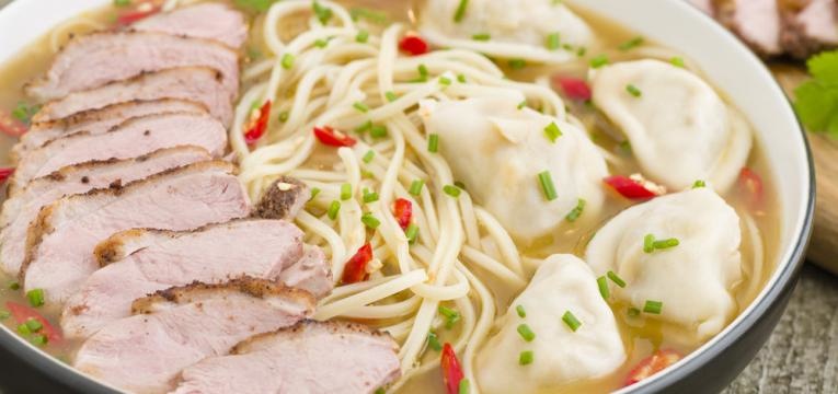 Ramen com carne de porco
