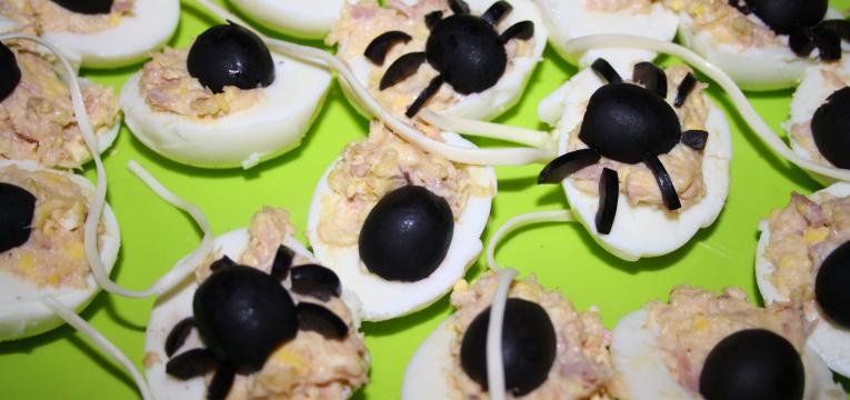 Receitas de halloween e Ovos com aranhas para Halloween