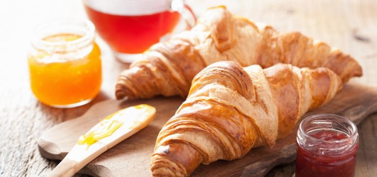 Croissants de massa folhada caseira
