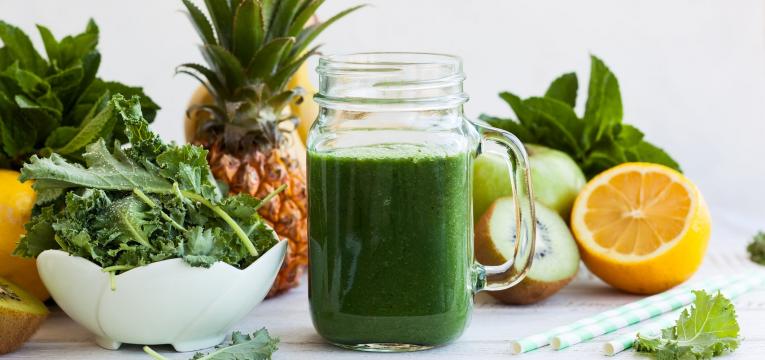 Batido de abacaxi hortela e matcha