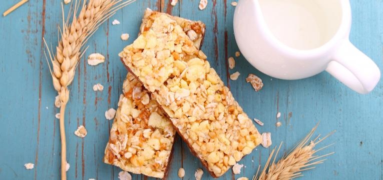 Barrinhas de banana e aveia