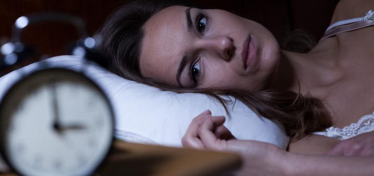 dificuldade em dormir e jejum intermitente