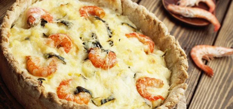 Quiche de espinafres e camarão com base de grao-de-bico