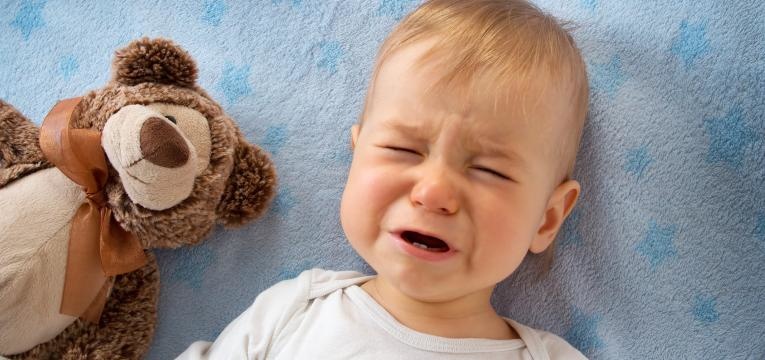 chorar durante a noite