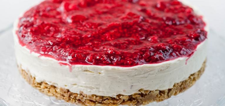 Cheesecake de frutos vermelhos com leite condensado