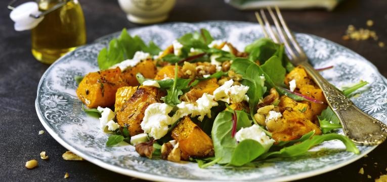 Salada morna de abobora assada e queijo de cabra