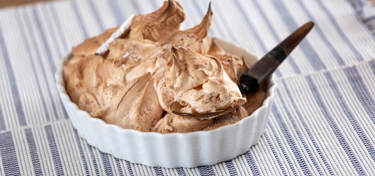 tabuleiro de claras com canela e caramelo
