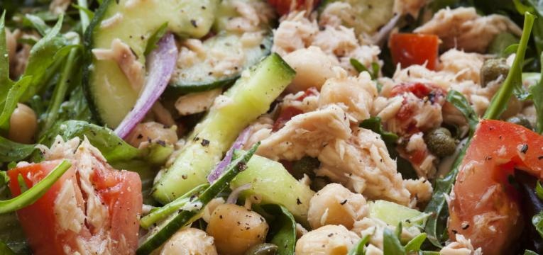Salada de atum com grao de bico