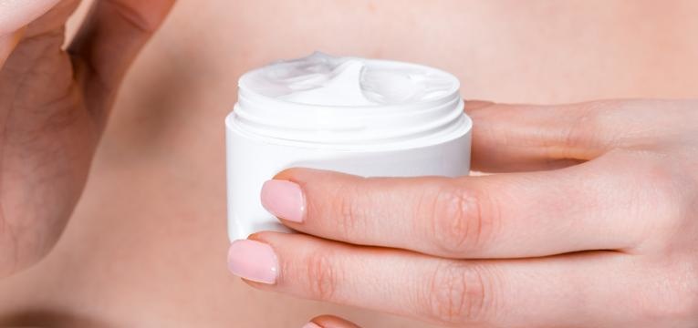 acne juvenil e hidratar a pele